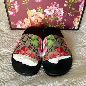 NWT Gucci GG Blooms Supreme Sandal